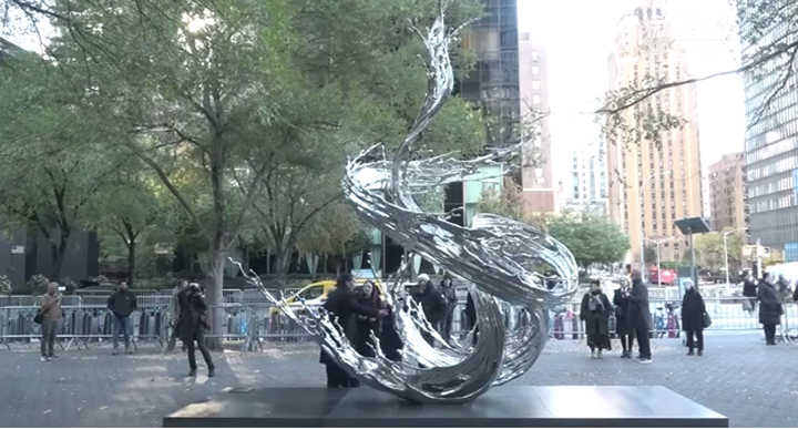 中国艺术家郑路公共艺术雕塑亮相纽约